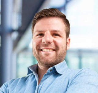 Carlos M., dono de bar em Recife